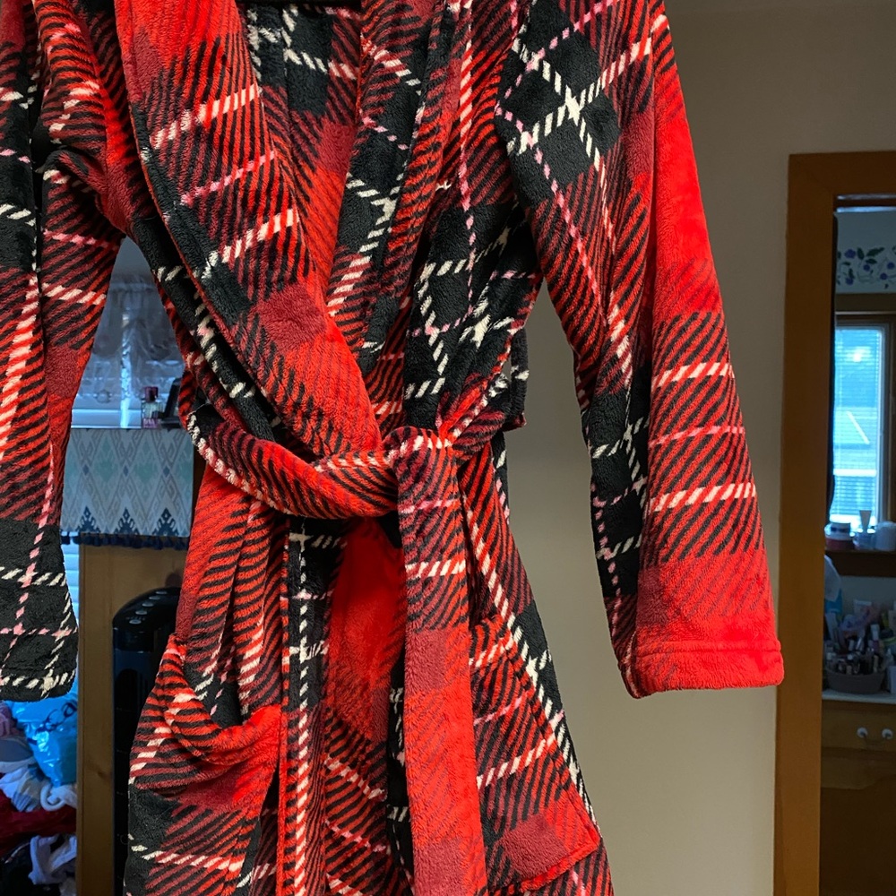 PINK Victoria's Secret Red Plaid Robe